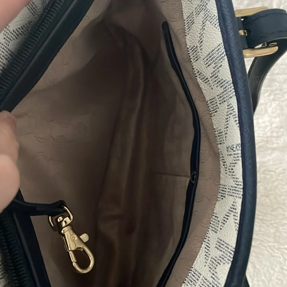 Michael Kors white and navy small tote purse - Picture 4 of 8